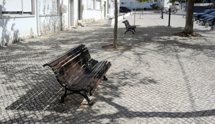 Requalificação de mobiliário urbano no Feijó