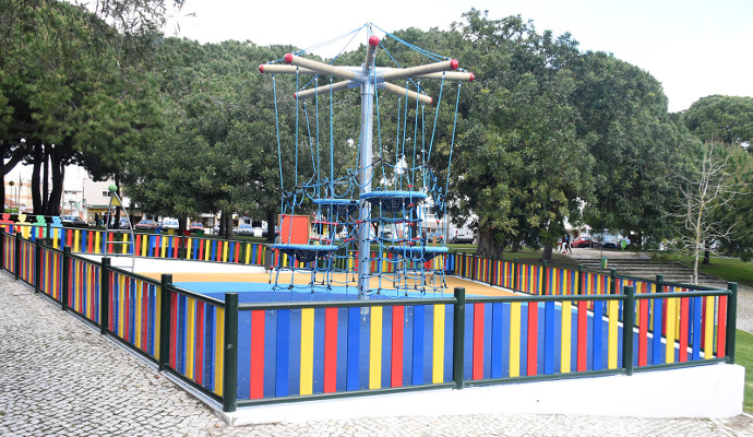 Parque Infantil do Parque Luís Sá disponível para utilização