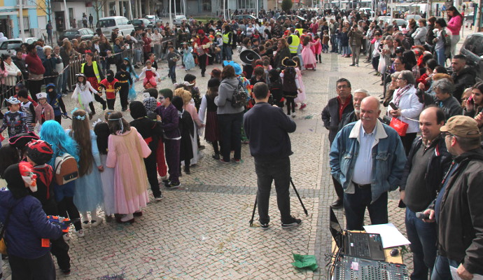 Carnaval das Escolas anima Praça da Portela