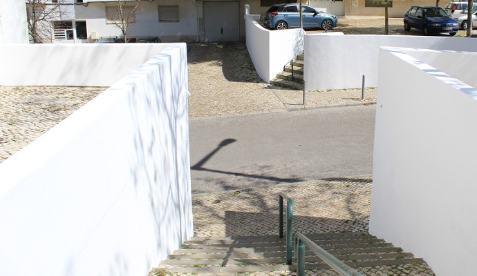 Pintura de muros na rua Dr. António Elvas