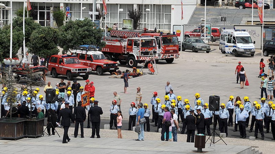 Saudação às corporações de bombeiros do Concelho de Almada
