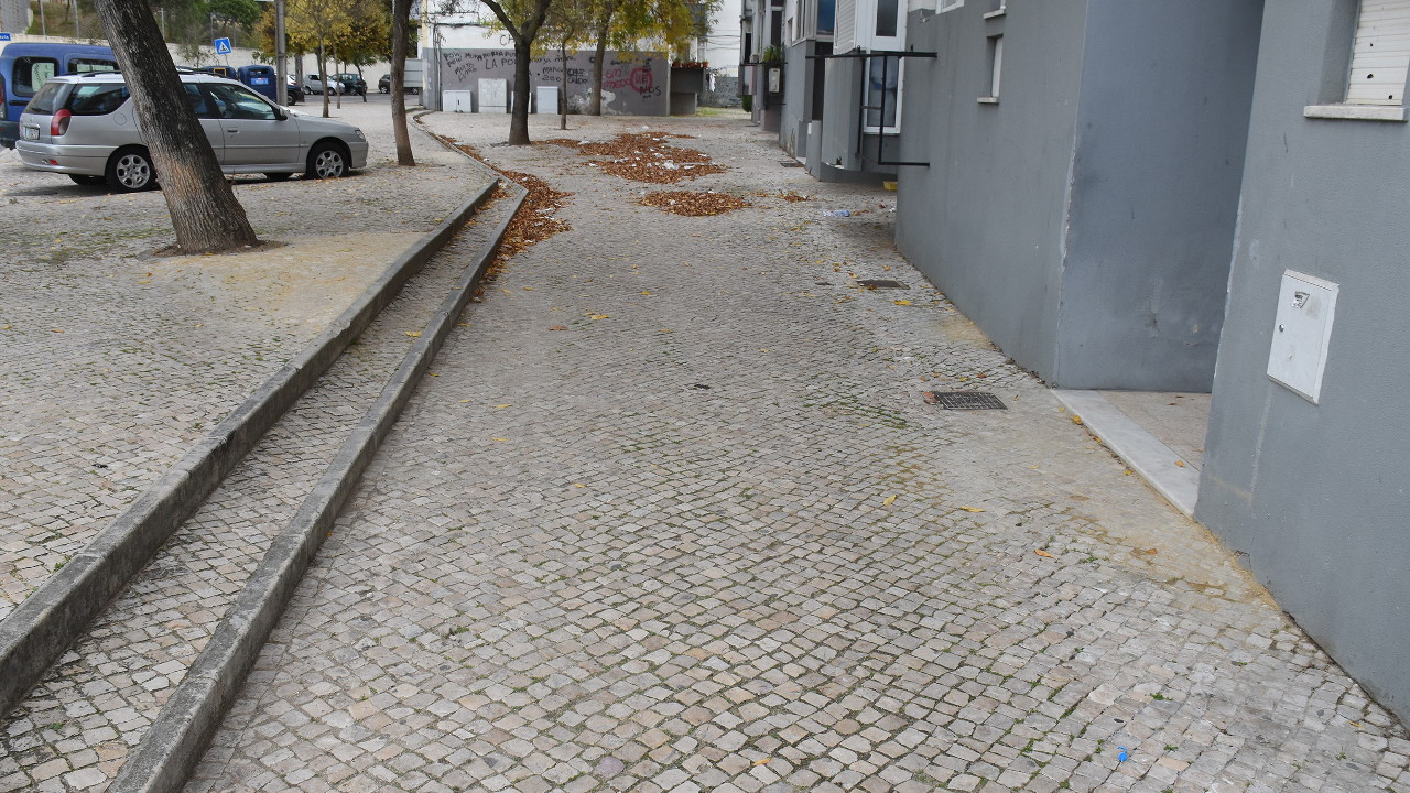 Requalificação da via pública na rua Almada Negreiros