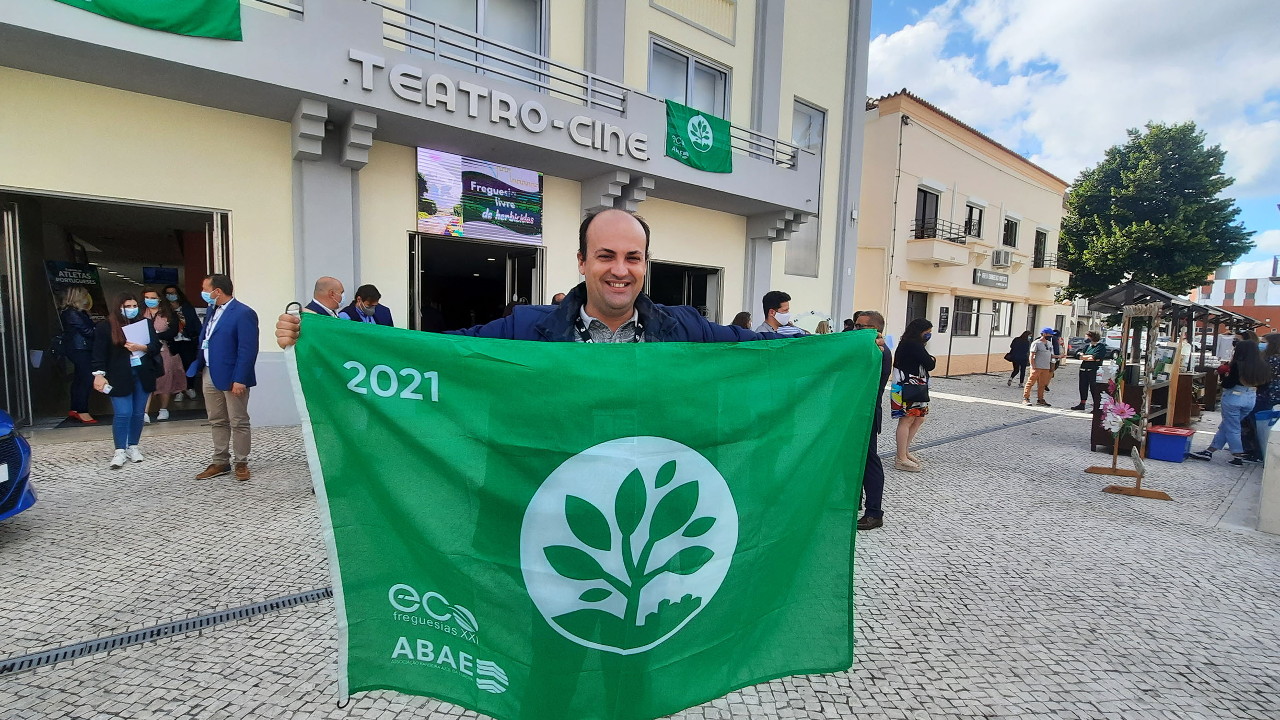 Laranjeiro Feijó distinguida com bandeira verde de Eco-Freguesia