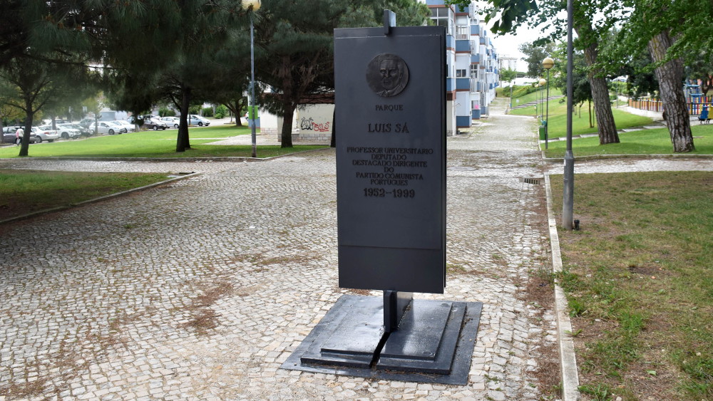 Restauro do memorial a Luís Sá no Laranjeiro concluído