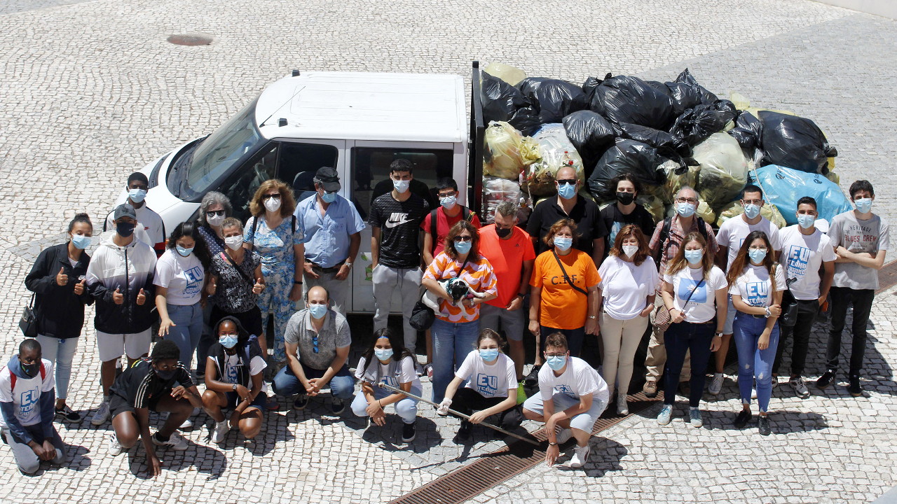 Ação de plogging integrada no Dia do AE Francisco Simões