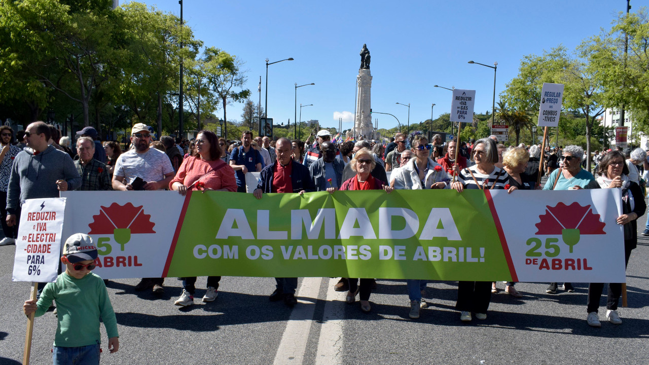 Junta de Freguesia comemora Abril em Almada e Lisboa