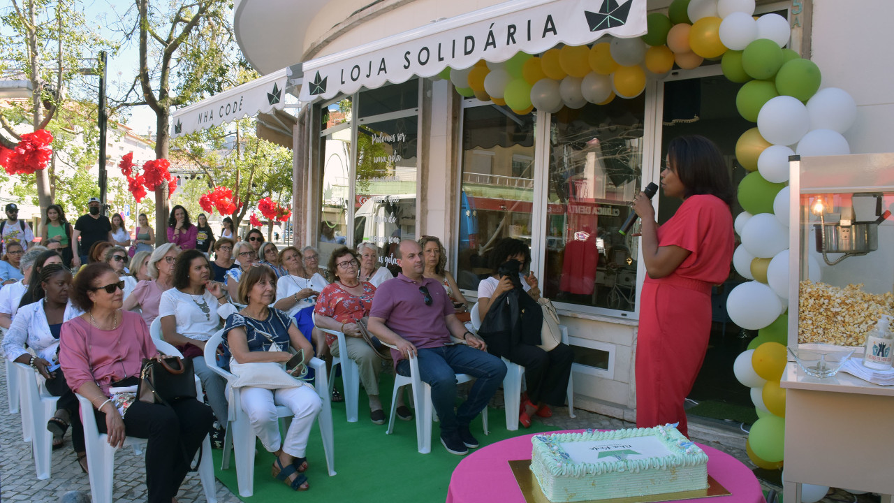 Loja Solidária Nha Codê abriu portas em Almada