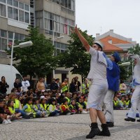 Crianças enchem Praça da Portela para ver GLUBS