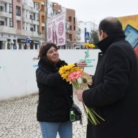 Oferta de flores no Dia da Mulher