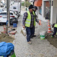 Regularização da calçada na Rua Isidoro Ferreira